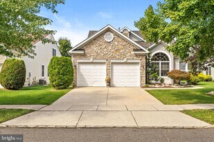 124 Ridgway Dr in Bordentown, NJ - Building Photo