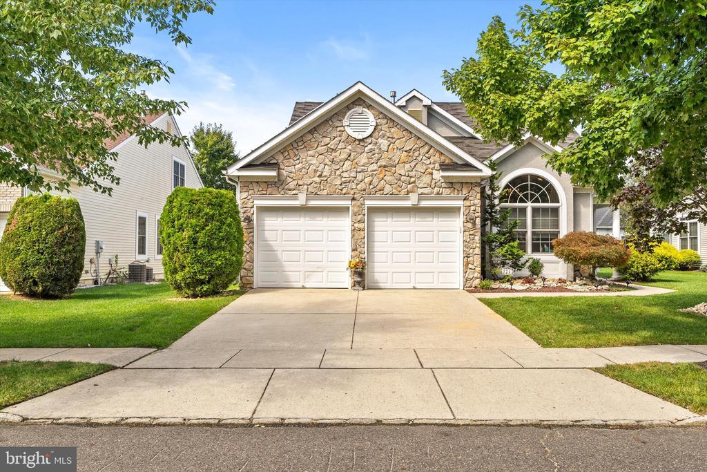 124 Ridgway Dr in Bordentown, NJ - Building Photo