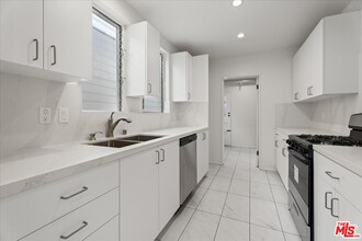 205 S Reeves Dr in Beverly Hills, CA - Building Photo - Building Photo