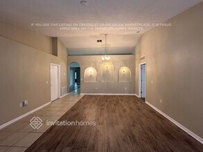 2165 Clearwater Dr in Deltona, FL - Foto de edificio - Building Photo