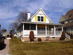 207 Linden Ave in Branford, CT - Building Photo - Building Photo