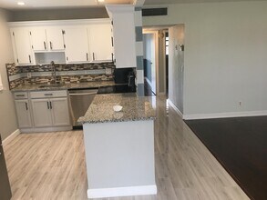 384 Tuscany Ln in Delray Beach, FL - Foto de edificio - Building Photo
