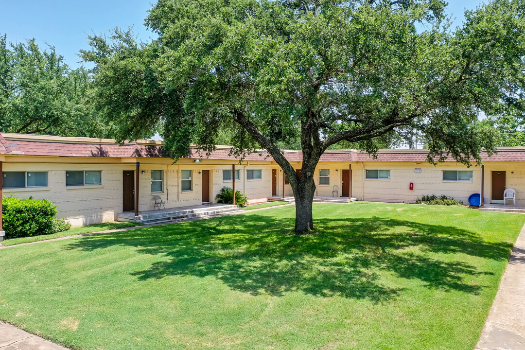 Brownstone Village in Irving, TX - Building Photo