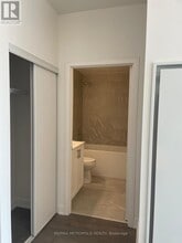 715 Davis Dr in Newmarket, ON - Building Photo - Building Photo