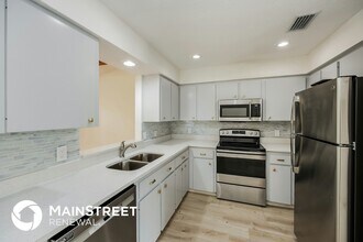 1401 Kirkwood St in North Port, FL - Foto de edificio - Building Photo