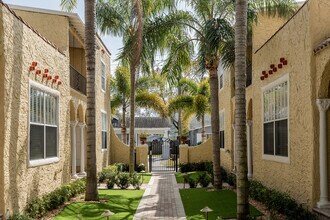 3311-13 W. San Juan in Tampa, FL - Foto de edificio - Building Photo