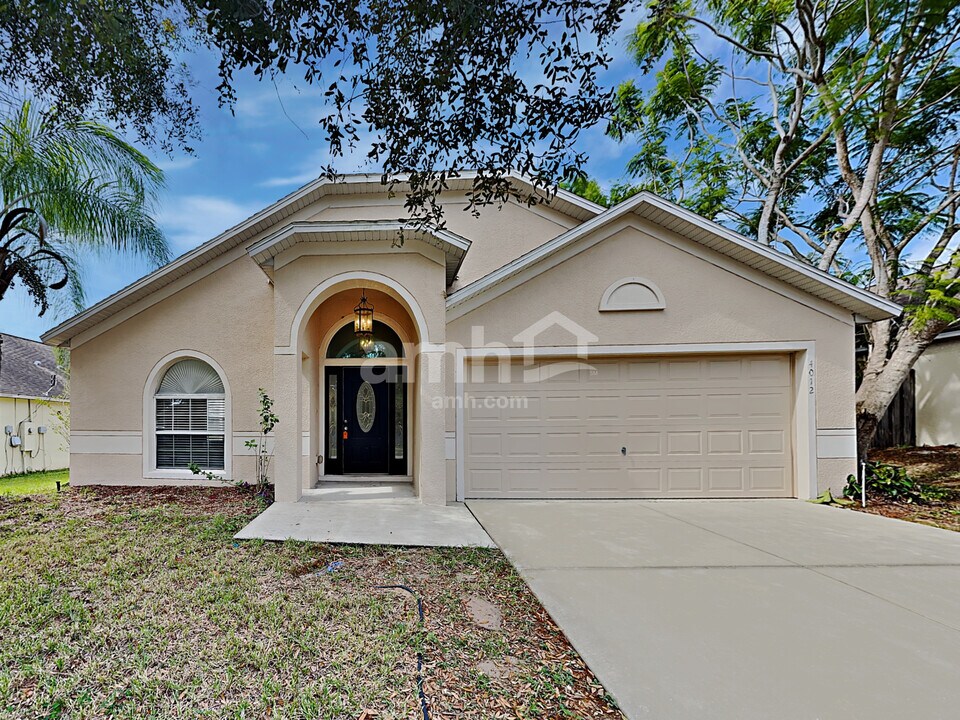 4012 Waltham Forest Dr in Tavares, FL - Building Photo