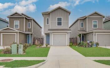 21575 Carosella Dr in New Caney, TX - Foto de edificio - Building Photo