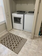 48 Woodbury Ave in Portsmouth, NH - Foto de edificio - Building Photo