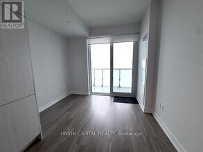 4130 Parkside Village Dr in Mississauga, ON - Building Photo - Building Photo