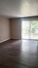 2375 S Linden Ct in Denver, CO - Building Photo - Building Photo