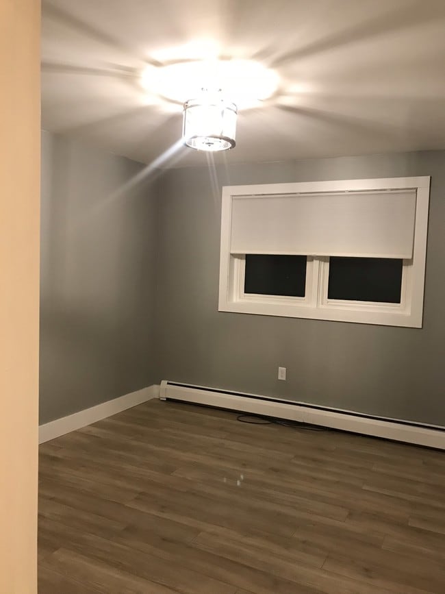 748 Feura Bush Rd, Unit 3 in Delmar, NY - Foto de edificio - Building Photo