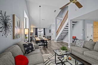 9322 Charleston Ln, Unit BP2-212 in San Antonio, TX - Building Photo - Building Photo