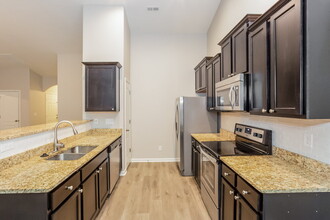 2521 Meadow Crossing Dr in Dallas, NC - Building Photo - Building Photo