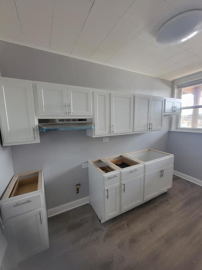 property at 5355 W Lawrence Ave