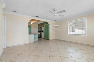 240 NW 24th Ct in Pompano Beach, FL - Building Photo - Building Photo