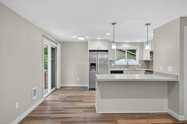 property at 119 SE Sweetbriar Ln