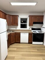 542 E Pine St, Unit Main in Long Beach, NY - Building Photo