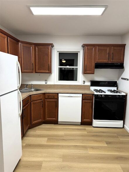 property at 542 E Pine St