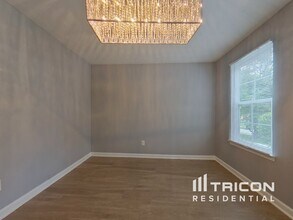 1384 Ling Dr in Austell, GA - Building Photo - Building Photo