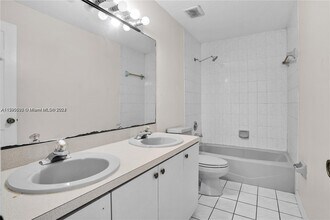 17220 SW 93rd Ave, Unit a in Palmetto Bay, FL - Building Photo - Building Photo