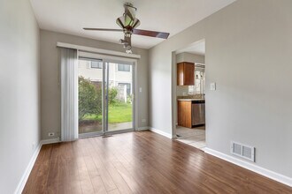 744 Lakeview Point in Schaumburg, IL - Building Photo - Building Photo