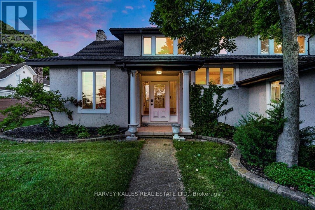 11833 Lakeshore Rd in Wainfleet, ON - Building Photo