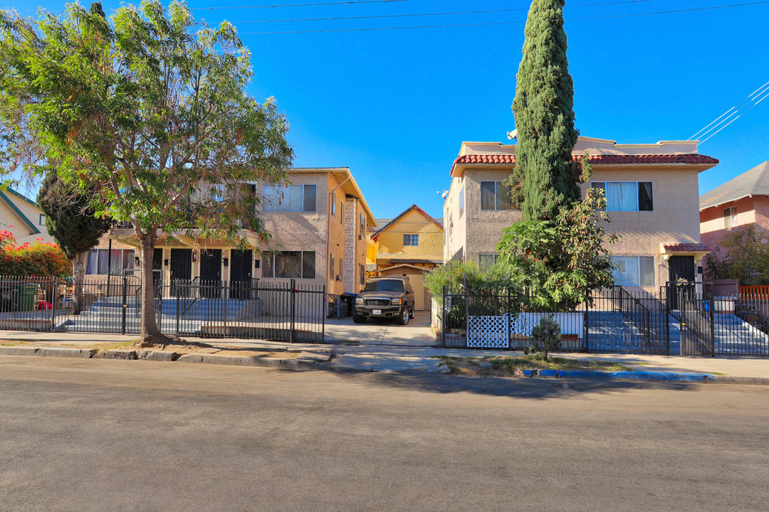 6 Units in Harvard Heights in Los Angeles, CA - Foto de edificio