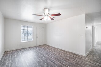 Windmill Run in Sweeny, TX - Building Photo - Interior Photo