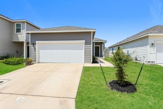 5139 Firefly Hls in Saint Hedwig, TX - Building Photo - Building Photo