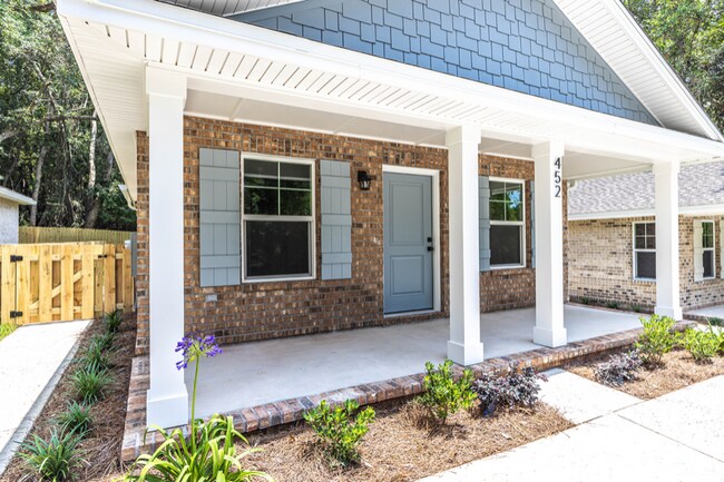 452 Reeves St in Niceville, FL - Building Photo - Building Photo
