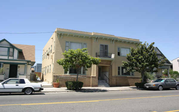 433 Magnolia Ave in Long Beach, CA - Foto de edificio - Building Photo