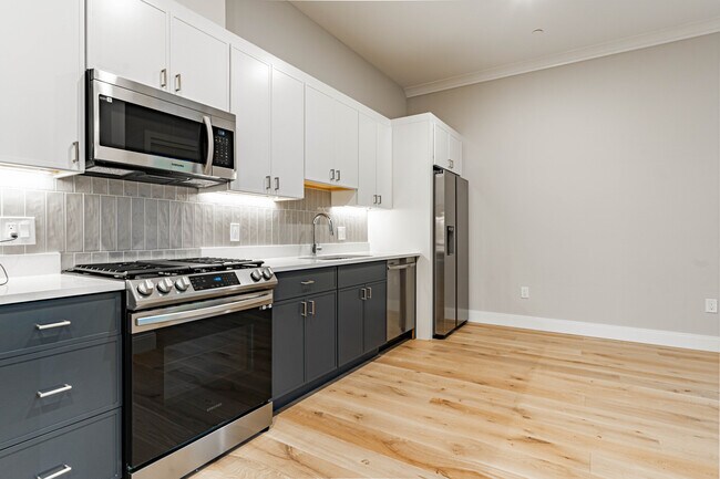 157 Everett St in Boston, MA - Building Photo - Building Photo
