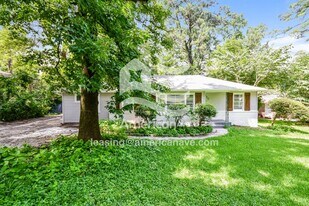 100 Red Ln Cir in Birmingham, AL - Building Photo