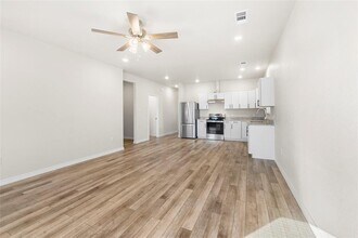 501 E Plum St in Granger, TX - Building Photo - Building Photo