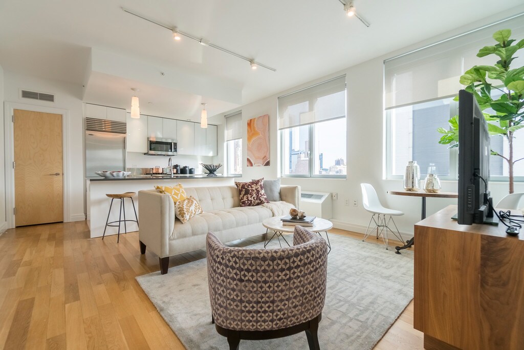 554 W 54th St-Unit -28J in New York, NY - Building Photo