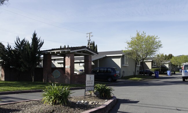 4425 Solano Ave in Napa, CA - Foto de edificio - Building Photo