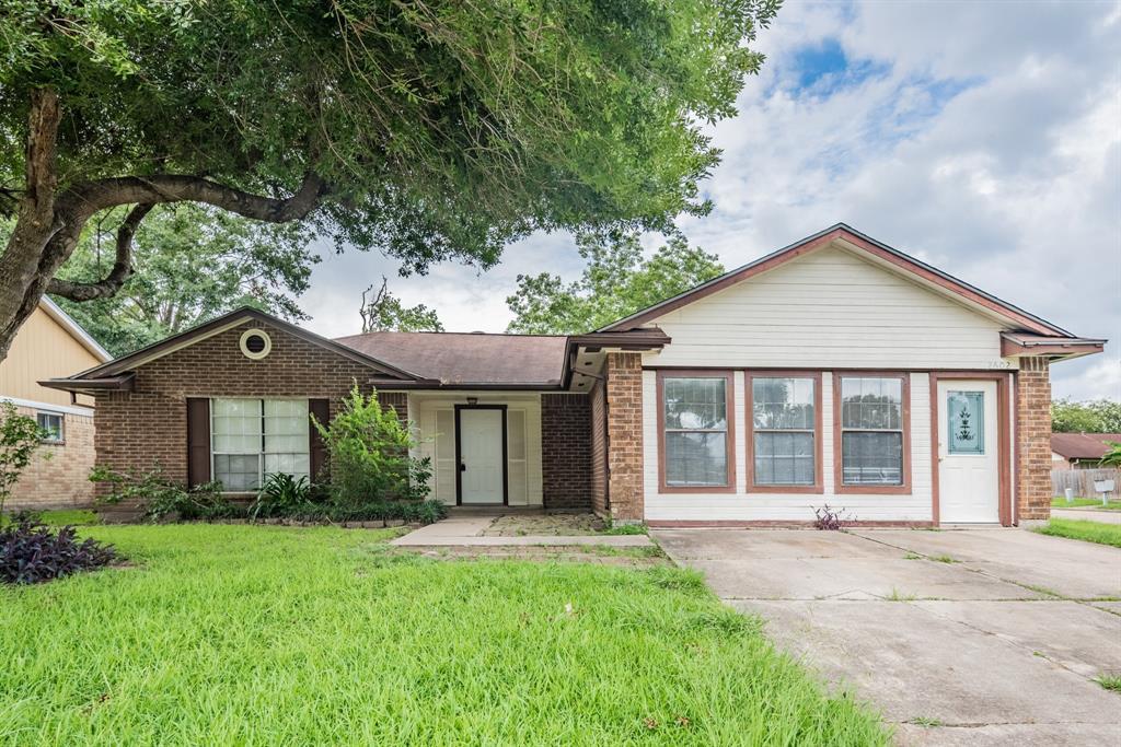 2602 Orion Dr in League City, TX - Building Photo