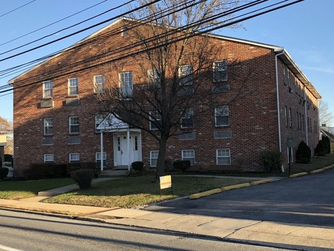 2 S Swarthmore Ave, Unit B8