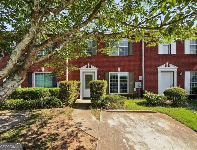 5823 Strathmoor Manor Cir