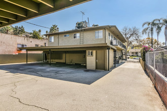 1447 E Windsor Rd in Glendale, CA - Building Photo - Building Photo