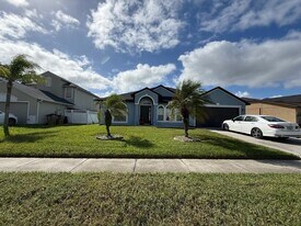 4706 Doral Pointe Dr in Kissimmee, FL - Building Photo