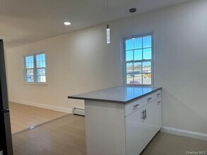 648 Old Country Rd in Plainview, NY - Building Photo - Building Photo