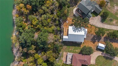 713 Nomad Dr in Spicewood, TX - Building Photo - Building Photo