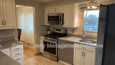 1669 Charlton Heights Rd in Coraopolis, PA - Building Photo - Building Photo