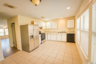 8811 Breezefield in San Antonio, TX - Building Photo - Building Photo