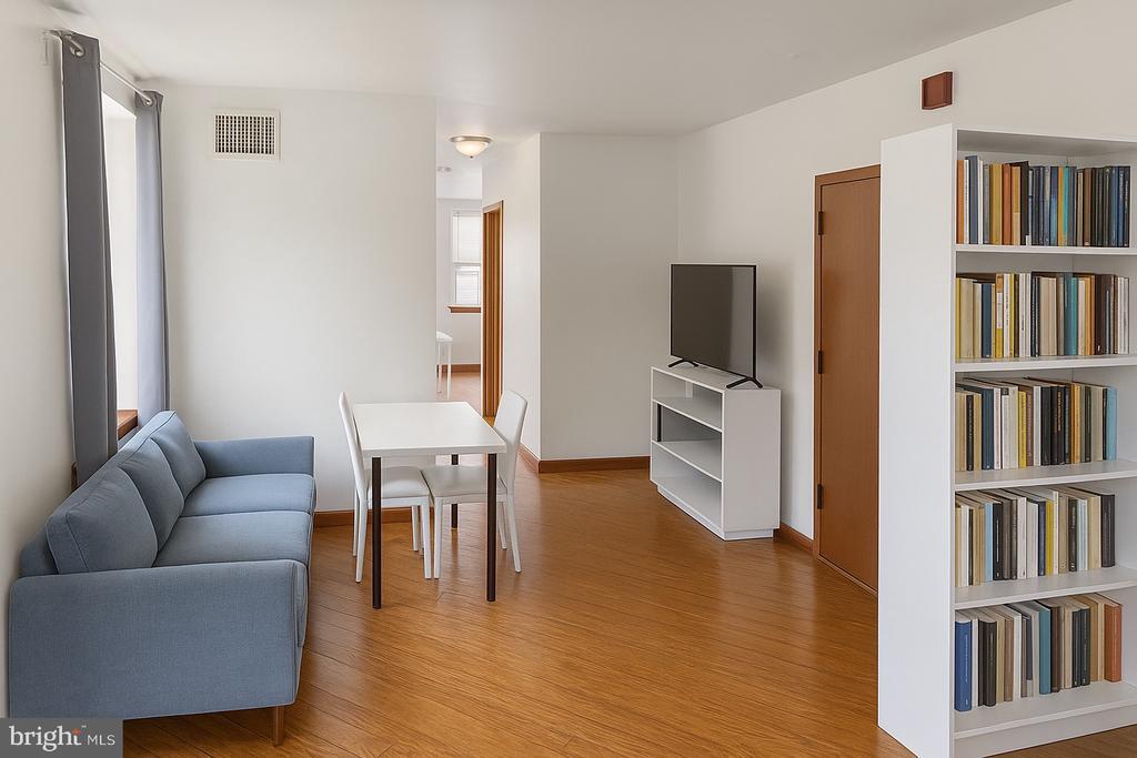 720 S 6th St in Philadelphia, PA - Building Photo