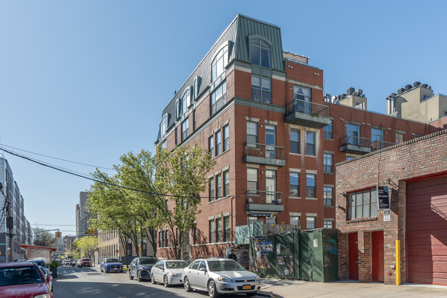 Roebling Square at North 8th in Brooklyn, NY - Foto de edificio - Building Photo