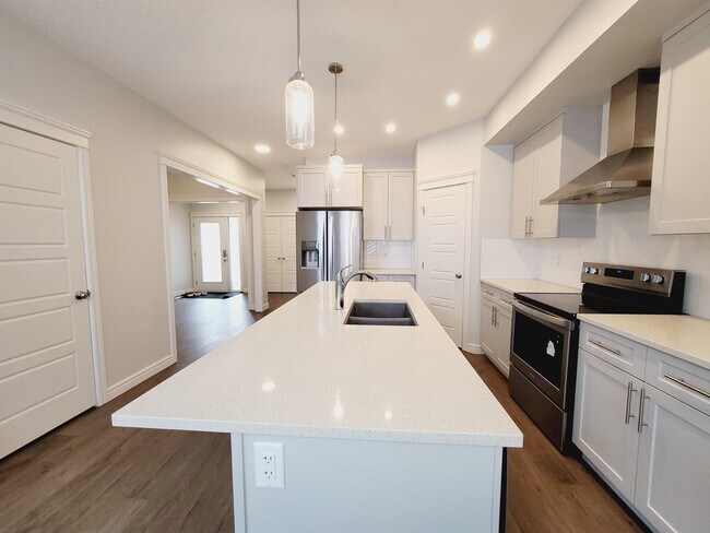 2638 Donaghey Cres SW in Edmonton, AB - Building Photo - Building Photo