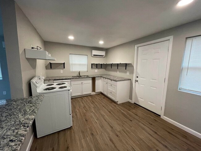 809 S Pierce St in Burnet, TX - Building Photo - Building Photo